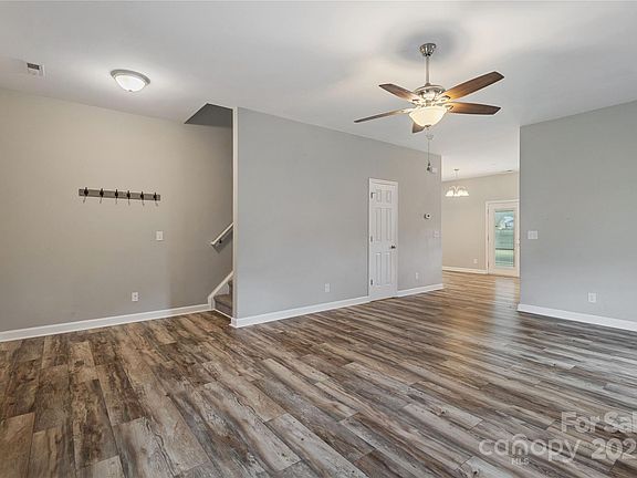 5th image of 113 Woods Run Cir