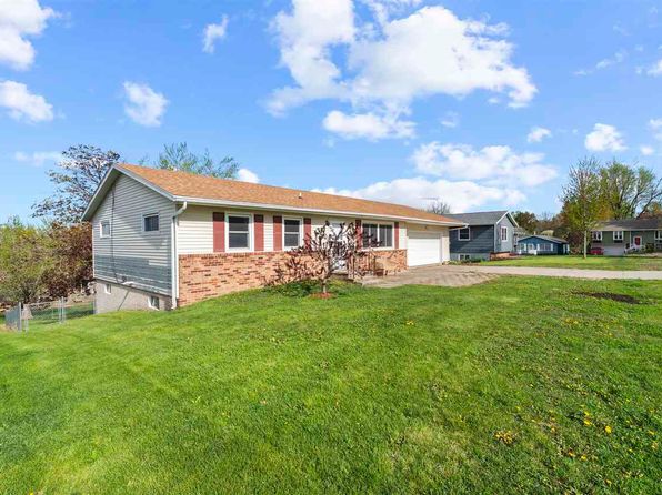 149 Circle Dr, Williamsburg, IA 52361