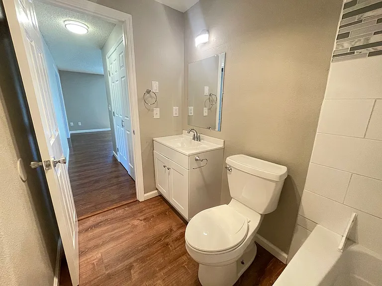 Whitman Park Apartments — Photo 24