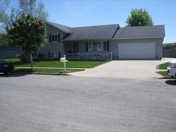 1611 Sierra South Dr, Eau Claire, WI 54701
