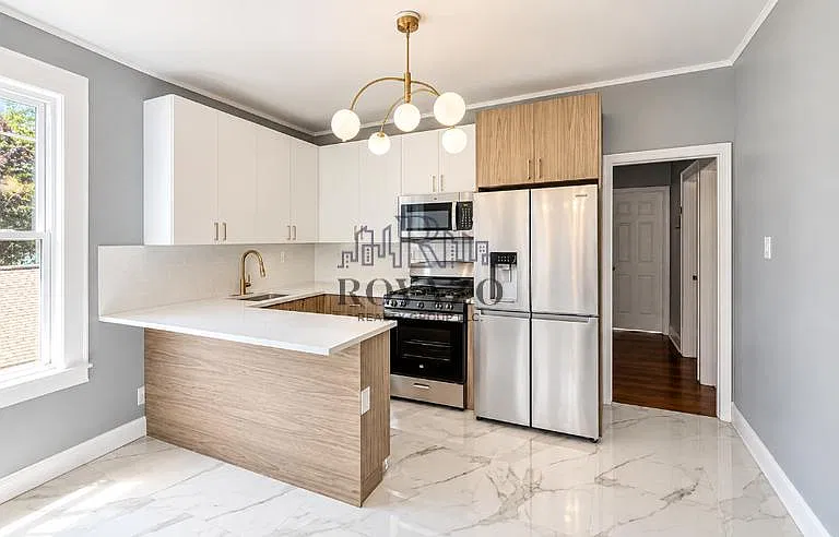 3 bed, 1.0 bath, 850 sqft, $2,395 — Photo 1