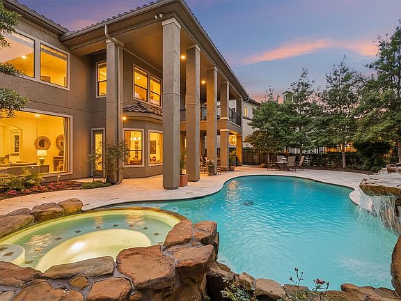 3rd image of 19 Miramar Heights Cir