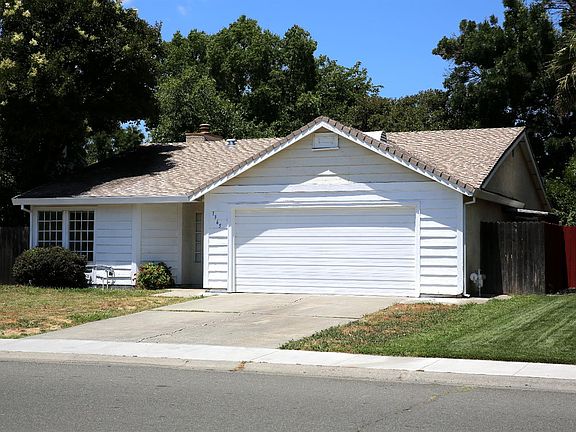 2nd image of 1365 Pebblewood Dr