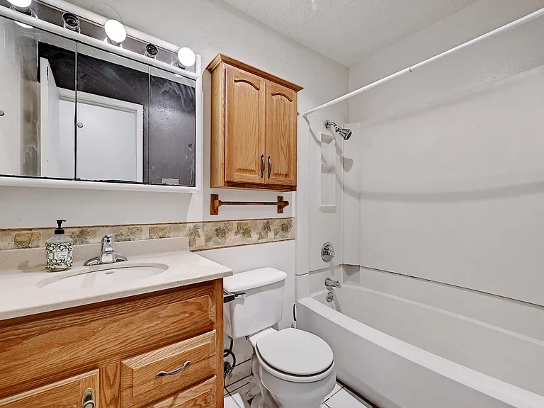 6209 Harwin Ln — Photo 15