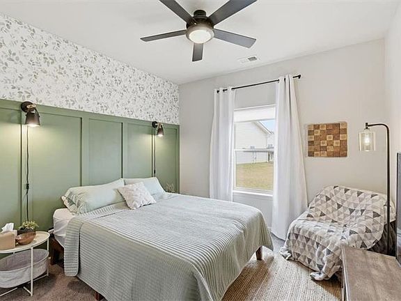 5th image of 11 Willowrun Dr SW