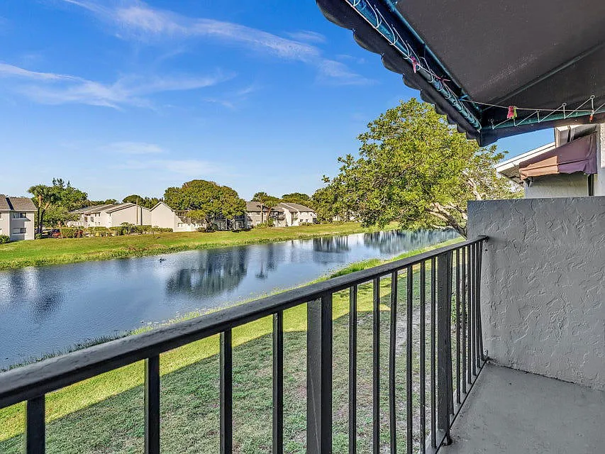 2 bed, 1.0 bath, $1,650 — Photo 2