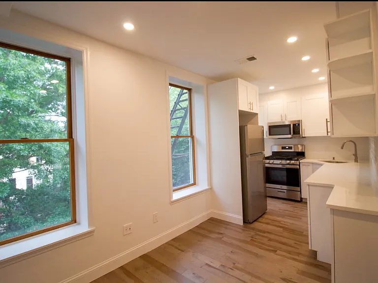 337 Clinton St #3 — Photo 1