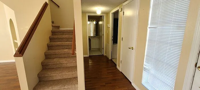 2411 Berkshire Ct — Photo 5