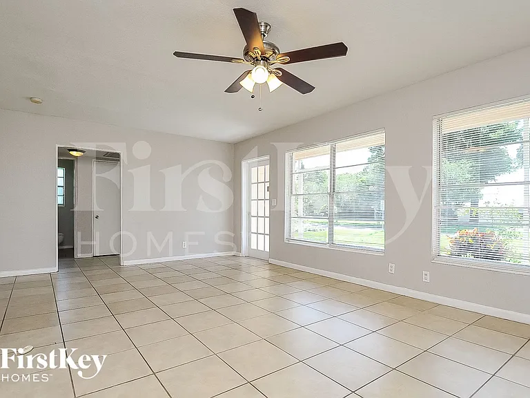 1715 Lake Shipp Dr N — Photo 2