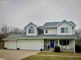 306 S West St, Sigourney, IA 52591