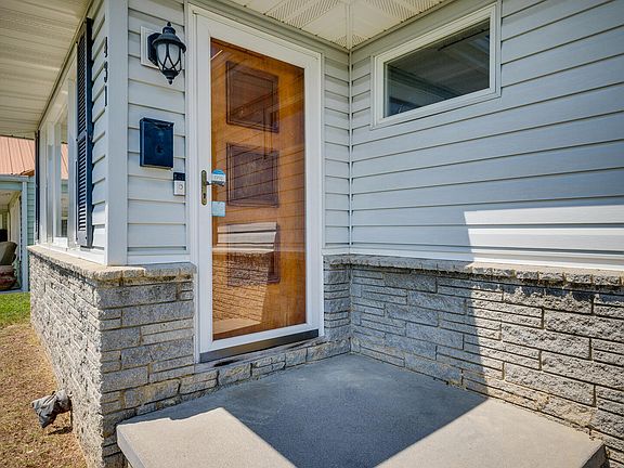 4th image of 431 Roan St