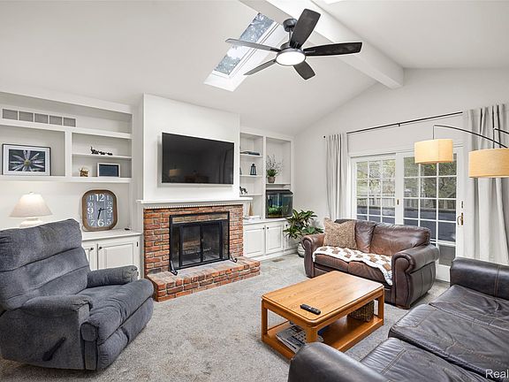 3rd image of 244 Kerby Rd