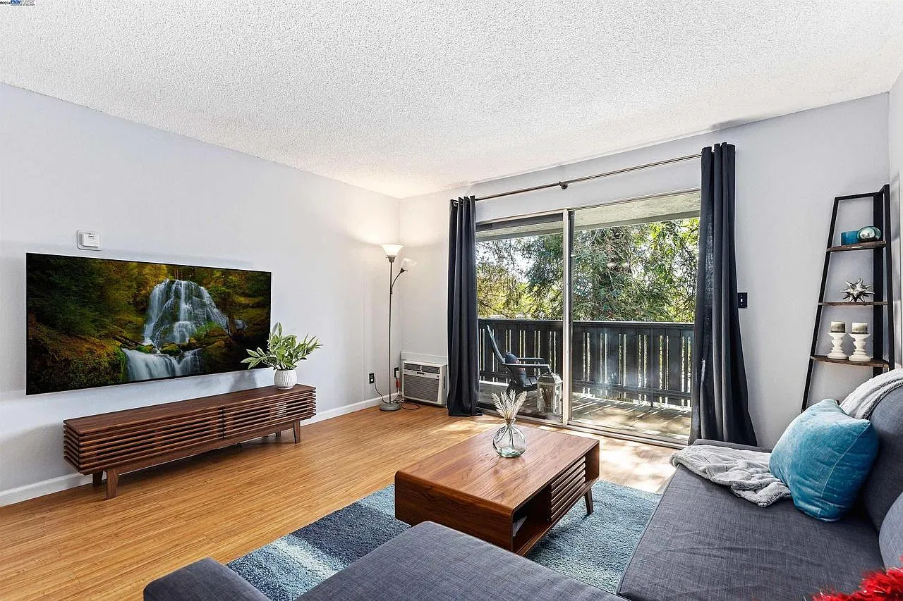 1 bed, 669 sqft, $2,200 — Photo 3