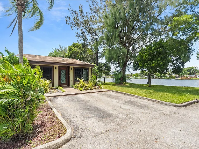 10398 Orange Ct #10398 — Photo 40