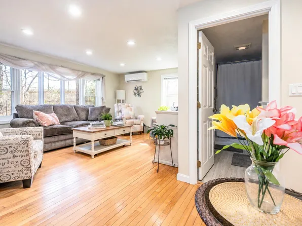 775 W Main Street APT 15, Hyannis, MA 02601