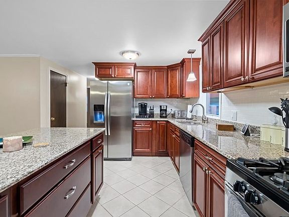 3rd image of 12 Wild Berry Dr