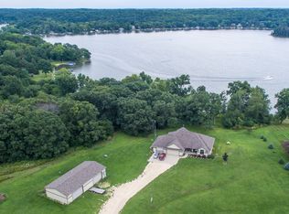 N7270 Cliffs View Ln, Whitewater, WI 53190