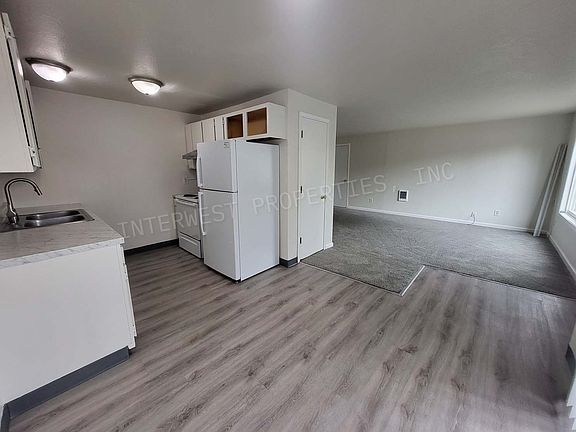 3rd image of 8231 N Fessenden St APT 9