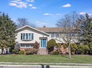44 Poplar Ave, Pompton Plains, NJ 07444