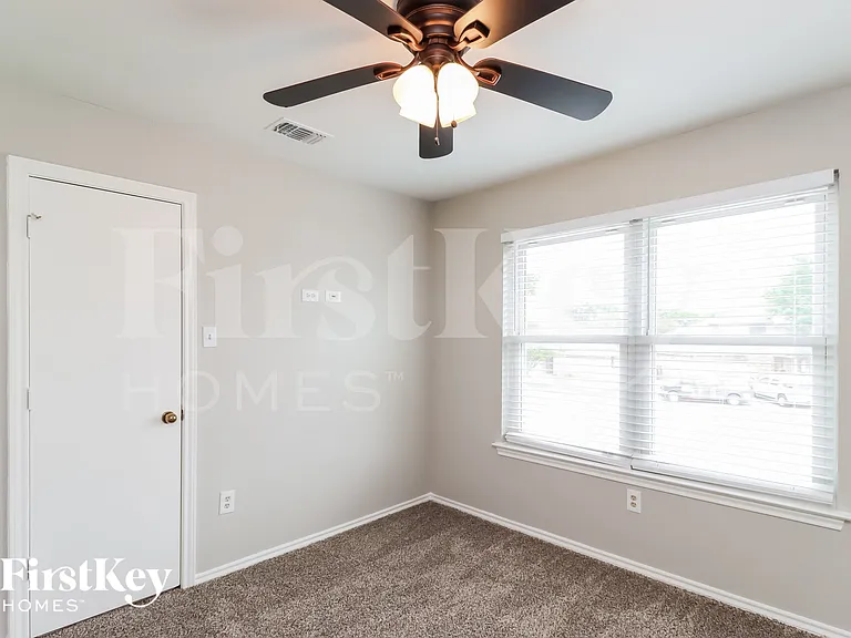 1105 Carrington Ct — Photo 9