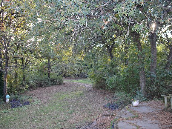 5th image of 408 Brookside Dr