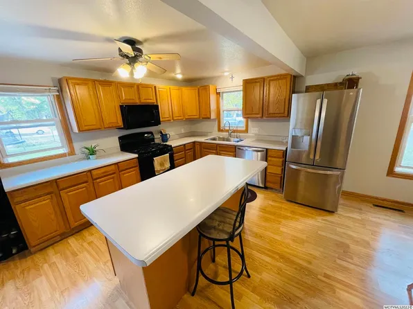 520 Allen Ave, Garner, IA 50438