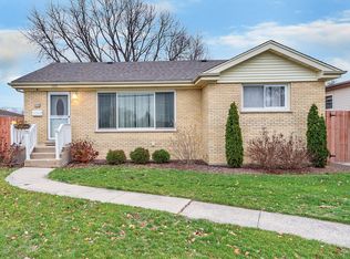 2055 Lee St, Des Plaines, IL 60018
