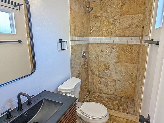 5th image of 832 10th St #A