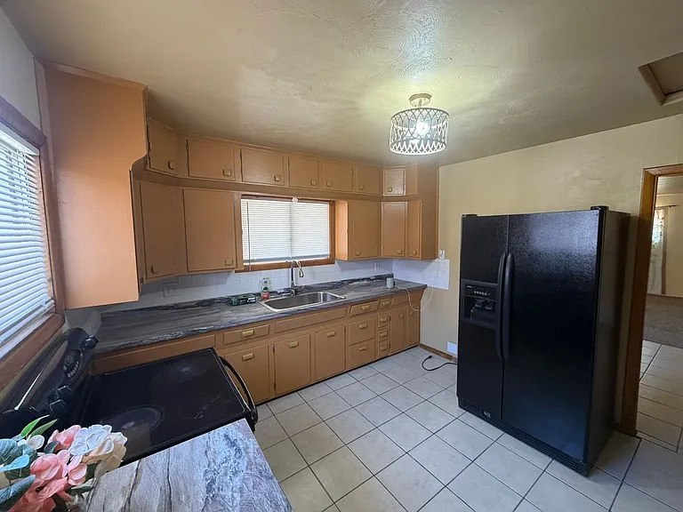 1031 Spring St — Photo 4