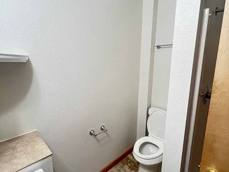 410 E Topaz Ave #B — Photo 7