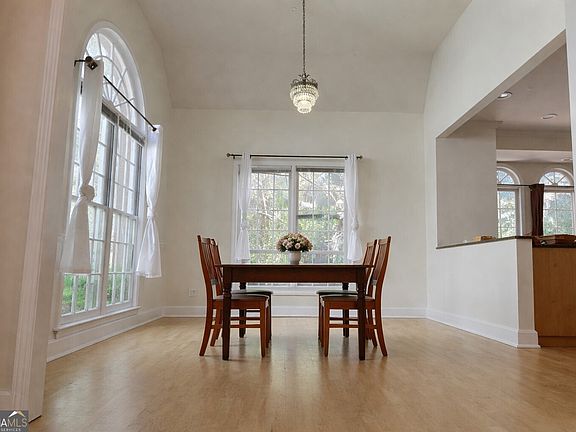5th image of 1209 Wildcliff Cir NE