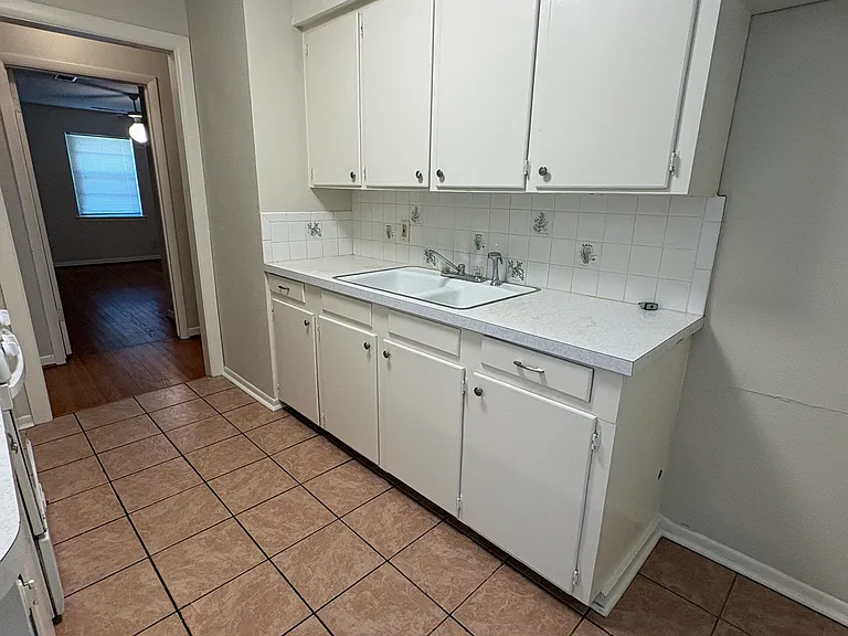 588 Rea Ave — Photo 6