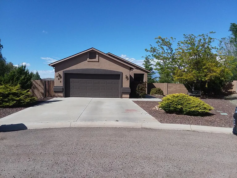 995 Piedmont Ct — Photo 1