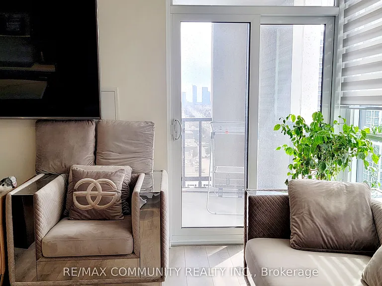 9075 Jane St #1708 — Photo 6