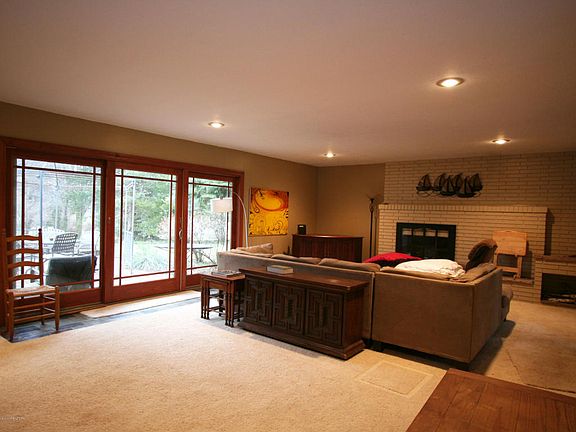 4th image of 333 Woodhaven Dr