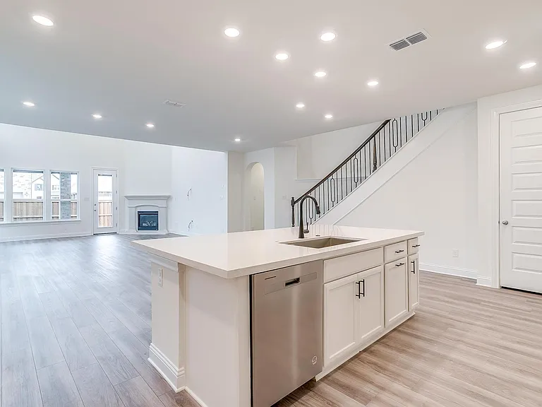 9836 Derbyshire Dr — Photo 38
