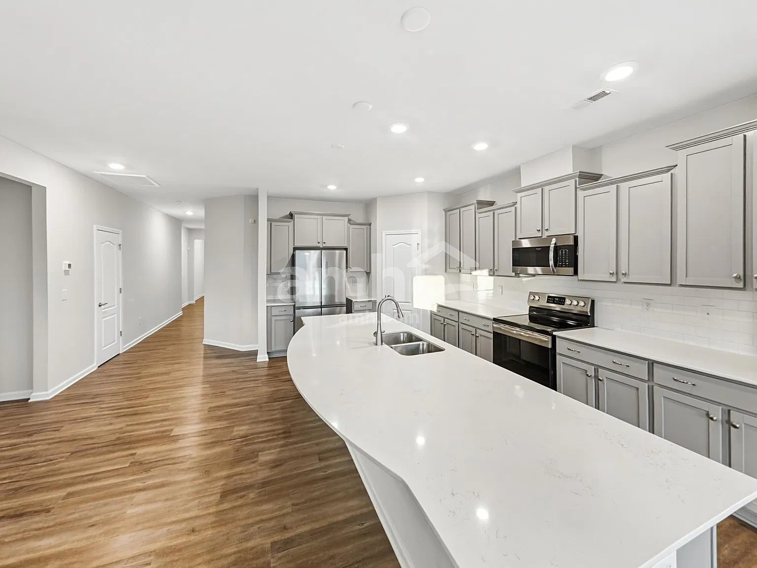 4 bed, 2.5 bath, 2082 sqft, $2,715 — Photo 4