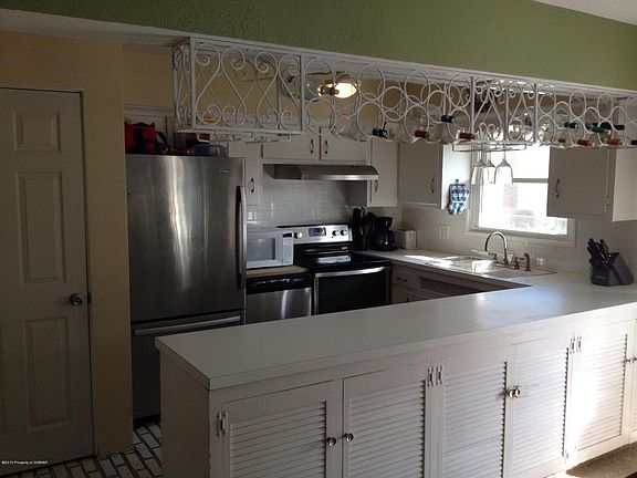 2nd image of 123 W Bennett St