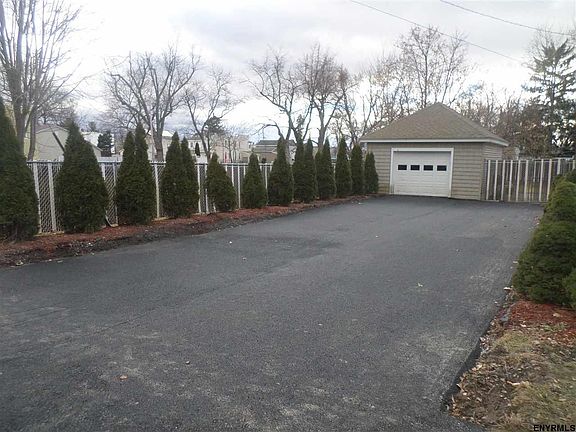 3rd image of 146 Johnston Ave