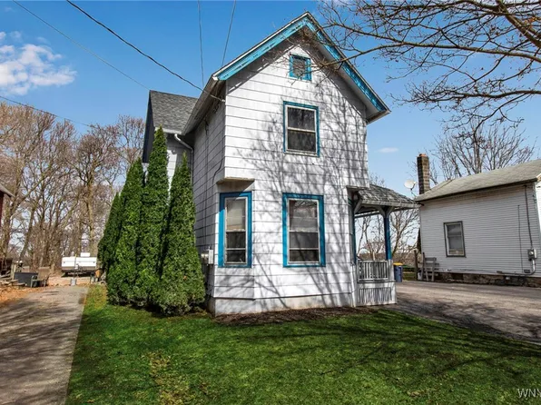17 Hill St, Lockport, NY 14094