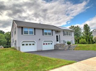 305 Judson Ave, Mystic, CT 06355
