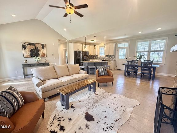 3rd image of 128 Bessie Ln