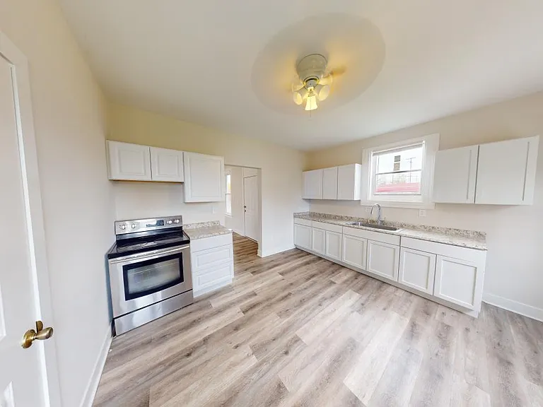 281 Walnut St — Photo 8