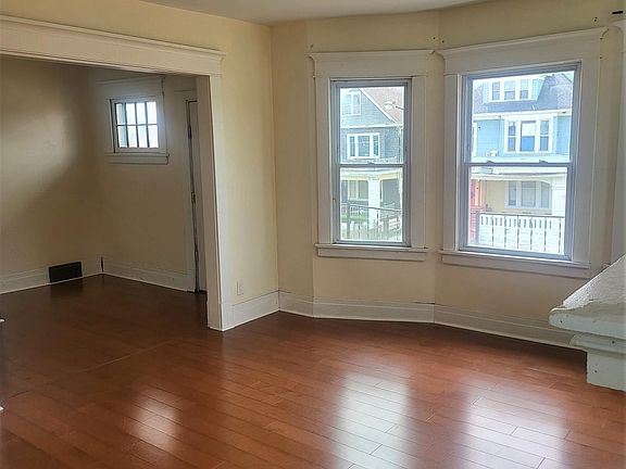 5th image of 419 Wohlers Ave #2