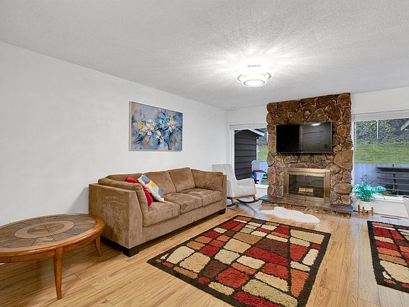 5th image of 1230 Bluff Dr