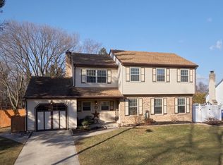 21 Stratford Ln, Mount Laurel, NJ 08054