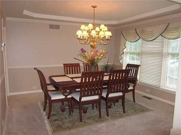 5th image of 44 Chardonnay Dr