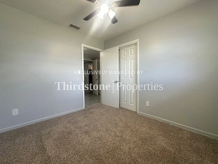 1038 La Marche Dr — Photo 8