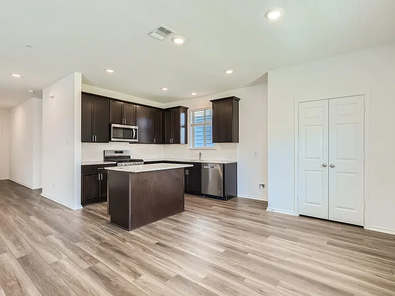 1608 Holly Lake Dr — Photo 7