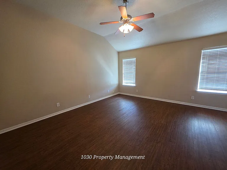 5804B Aquarius Dr — Photo 9